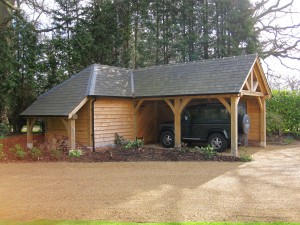 Oak framed L-shaped garage by Shires Oak Buildings
