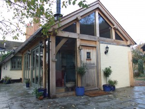 Oak framed kitchen extension by Shires Oak Buildings